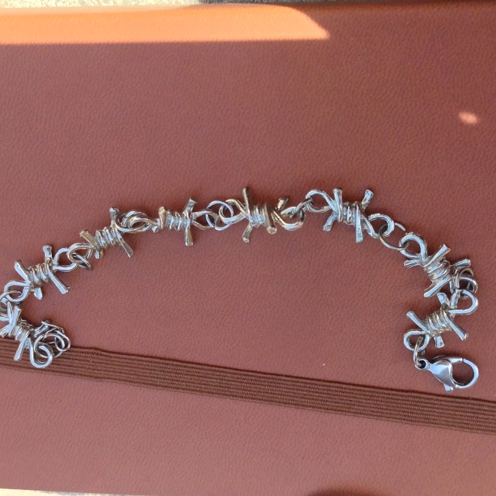 Barbed chain bracelet